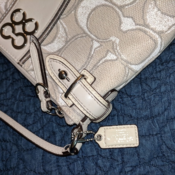 ⬇️⬇️Coach Colette SigStripe LARGE Wristlet 44834 - Picture 7 of 8